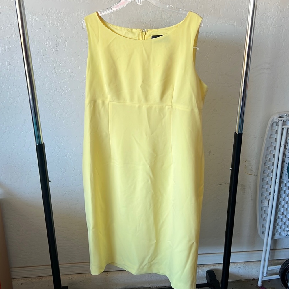 Sleeveless Light Yellow MIDI Dress
